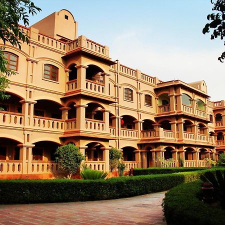Mvt Guesthouse & Restaurant Vrindāvan المظهر الخارجي الصورة
