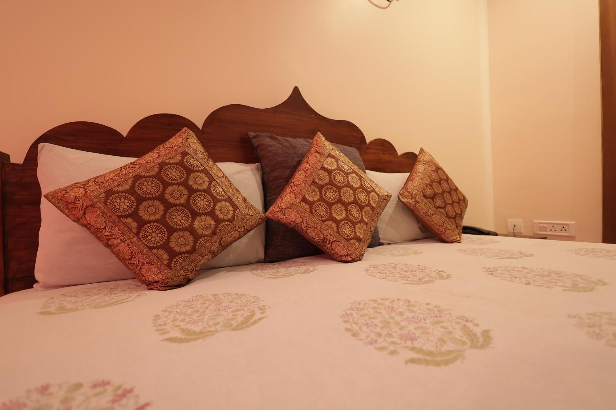 Mvt Guesthouse & Restaurant Vrindāvan المظهر الخارجي الصورة