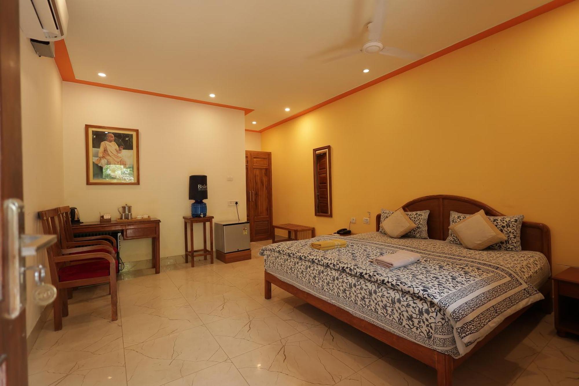 Mvt Guesthouse & Restaurant Vrindāvan المظهر الخارجي الصورة