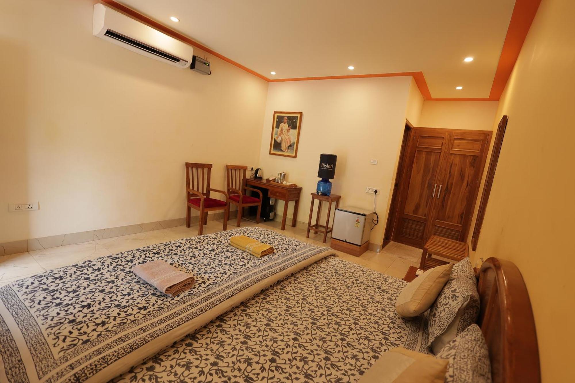 Mvt Guesthouse & Restaurant Vrindāvan المظهر الخارجي الصورة