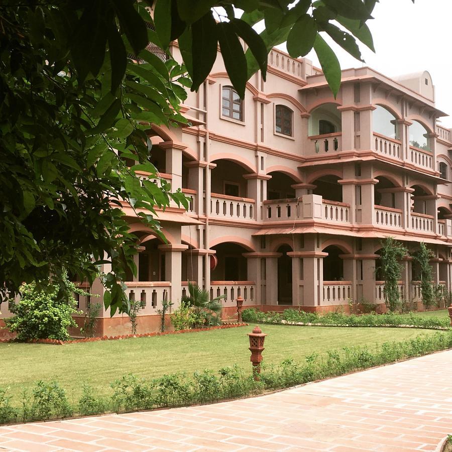 Mvt Guesthouse & Restaurant Vrindāvan المظهر الخارجي الصورة