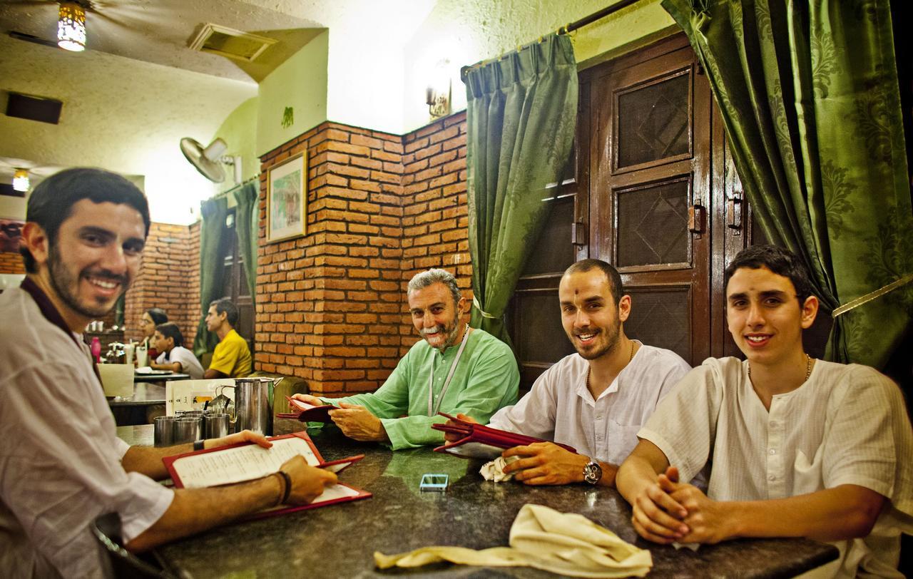 Mvt Guesthouse & Restaurant Vrindāvan المظهر الخارجي الصورة