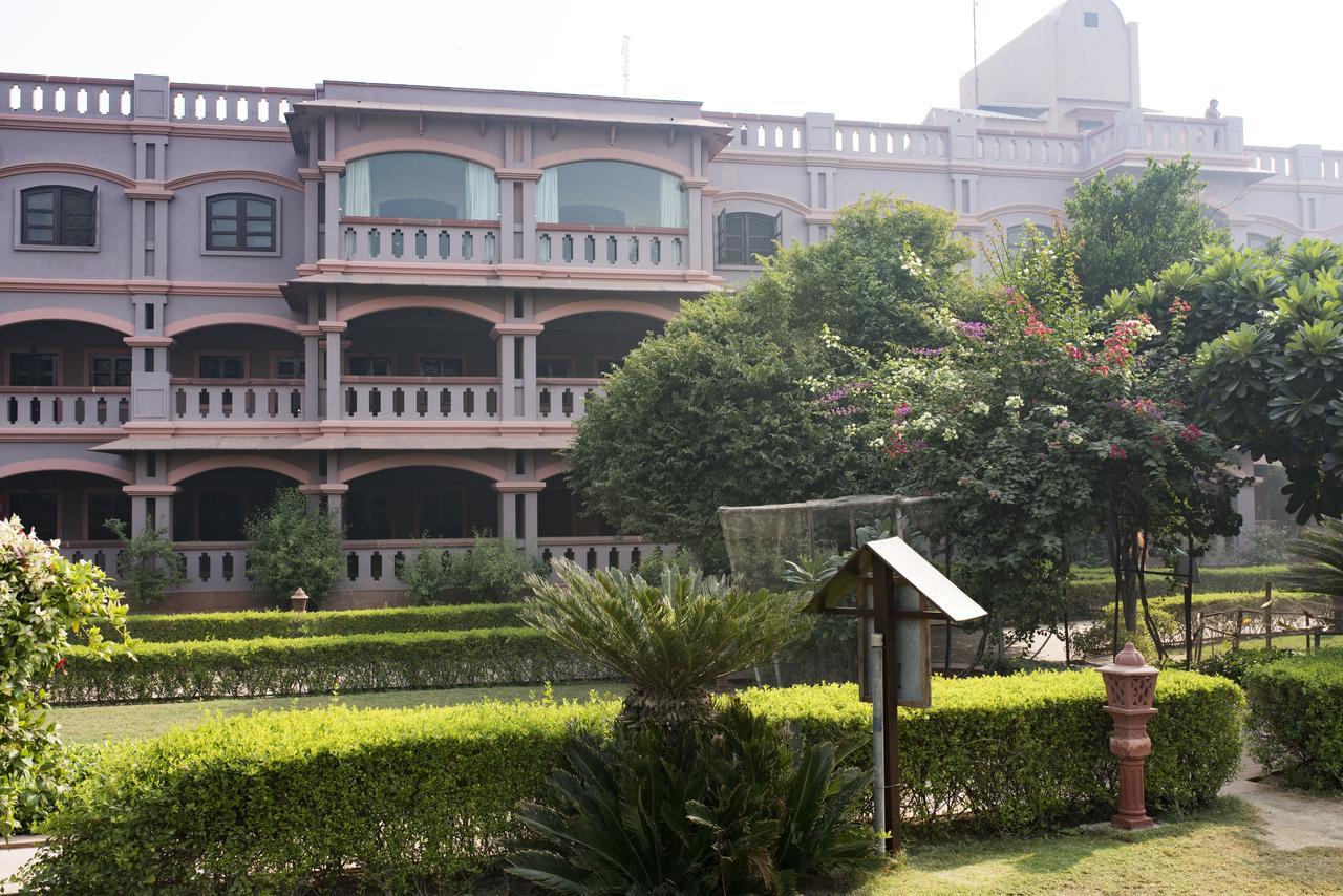 Mvt Guesthouse & Restaurant Vrindāvan المظهر الخارجي الصورة