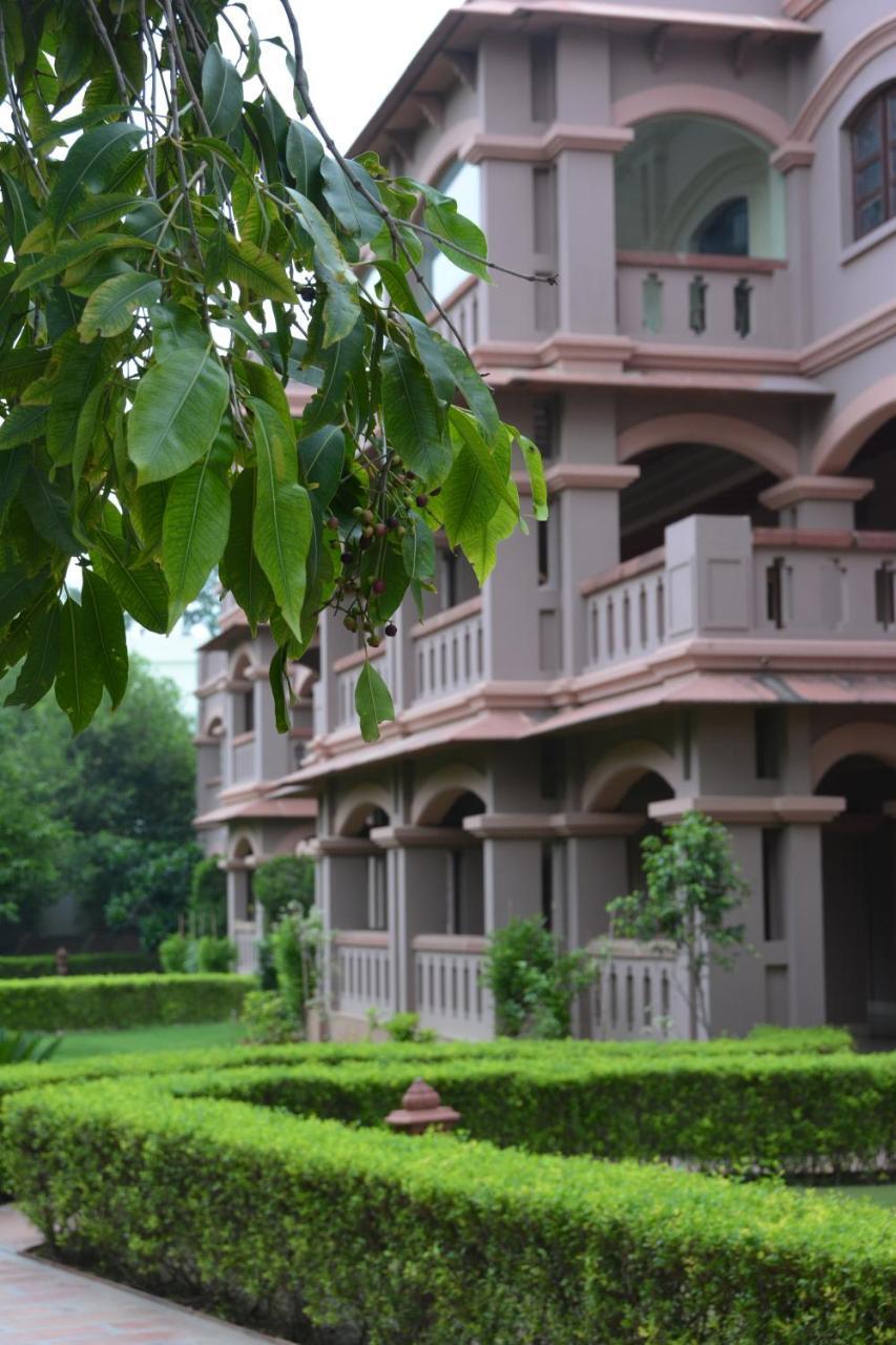 Mvt Guesthouse & Restaurant Vrindāvan المظهر الخارجي الصورة