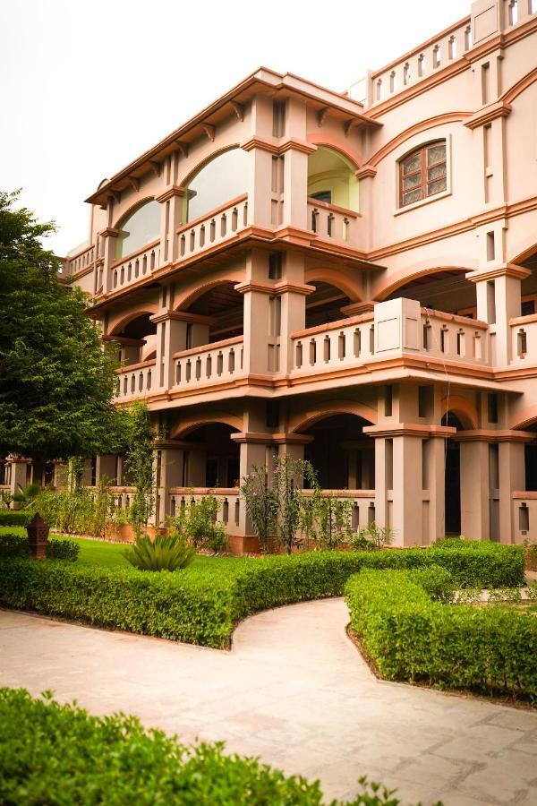Mvt Guesthouse & Restaurant Vrindāvan المظهر الخارجي الصورة